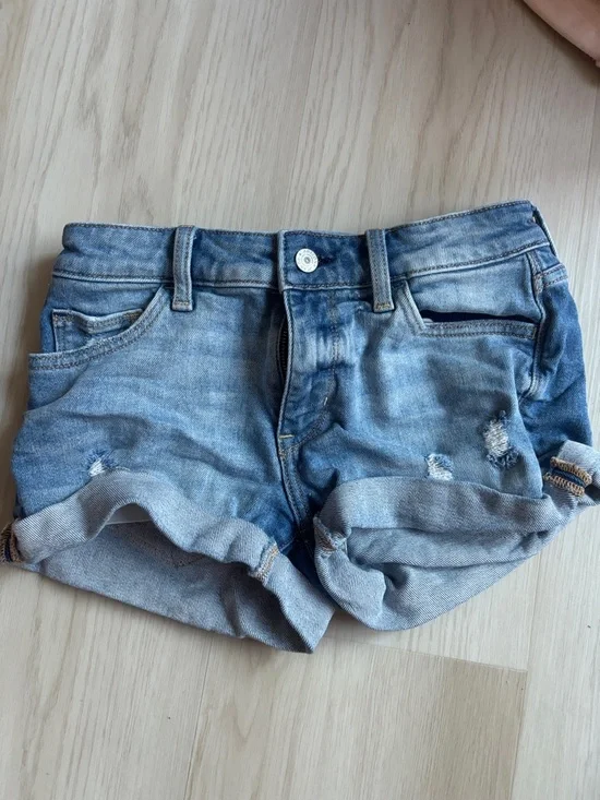 Arizona Jean Company Light Blue Distressed Denim Shorts - Picture 1 of 5